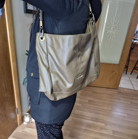 Kenneth Cole Reaction Brown Leather Shoulder Purse with Gold Studded Strap - Picture 15 of 15